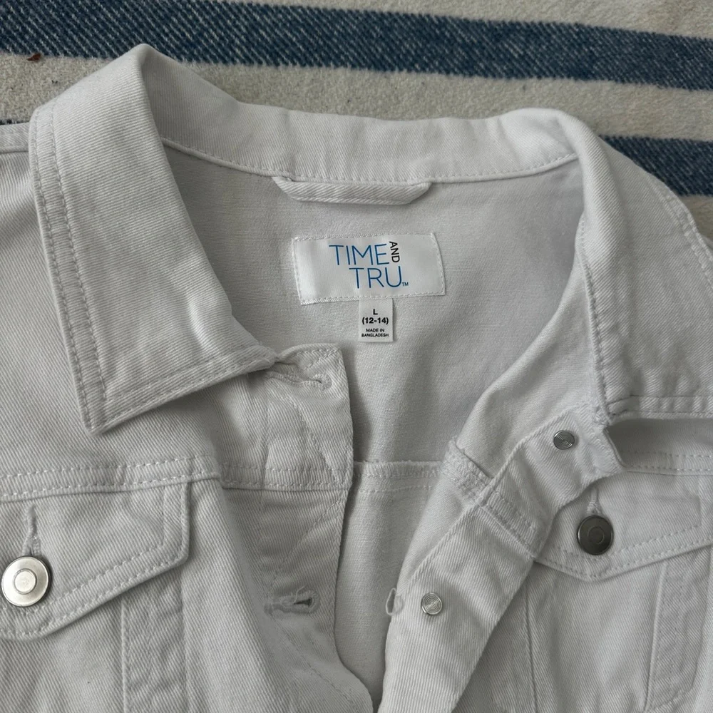 Time and Tru white Denim Jacket - Picture 2 of 3